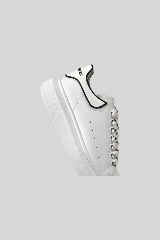 Tênis Oversized White Black Colorful - Alexander McQueen: foto 3 em fundo cinza-claro