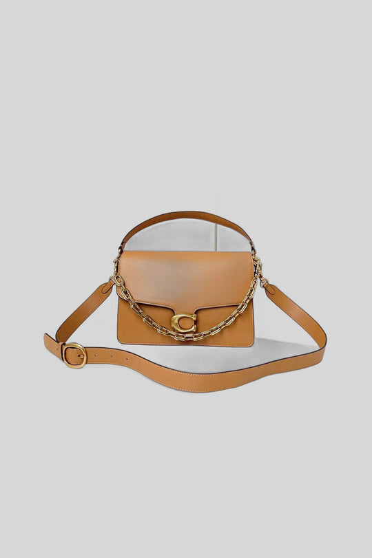 Bolsa Chain Tabby Shoulder Bag - Coach — fotografia de produto em fundo cinza-claro