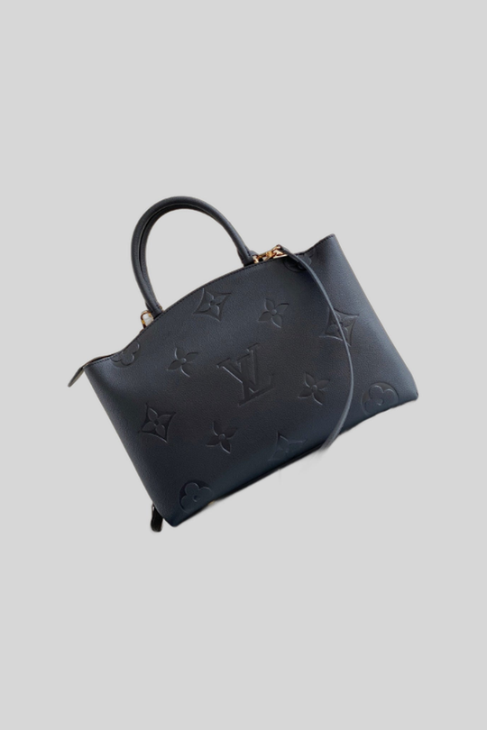 Bolsa Grand Palais - Louis Vuitton — produto centralizado em fundo cinza-claro