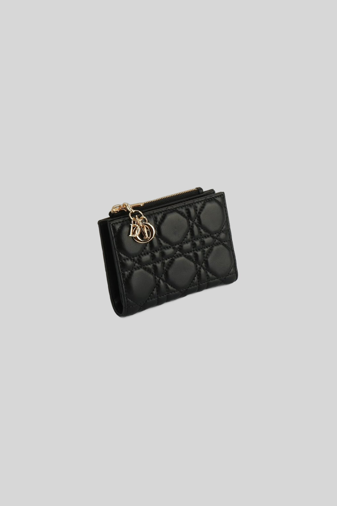 Carteira Lady Dior Dahlia - Dior — produto centralizado em fundo cinza-claro