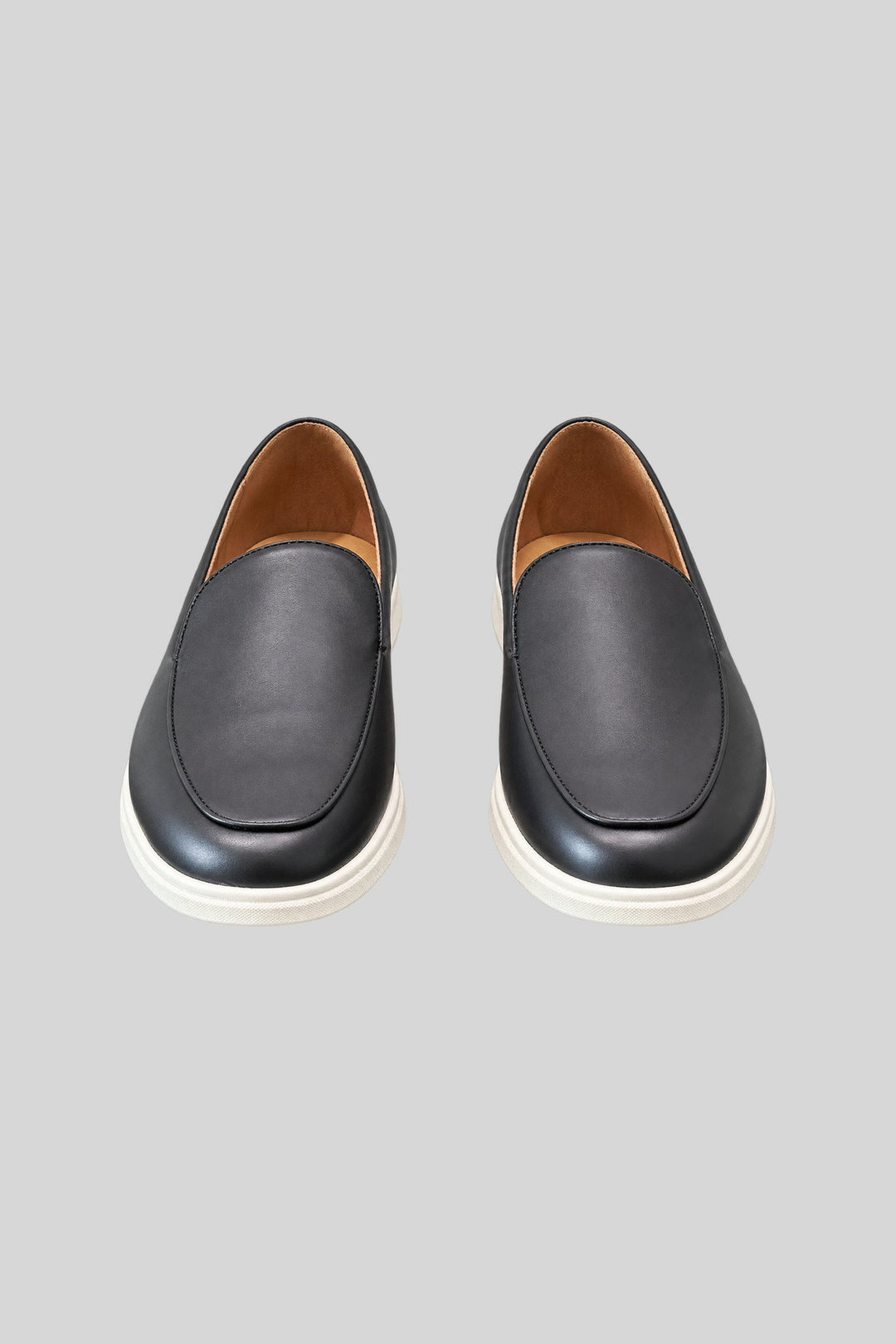 Mocassim Cerviatto Noir Cement - Hugo Boss: foto 2 em fundo cinza-claro