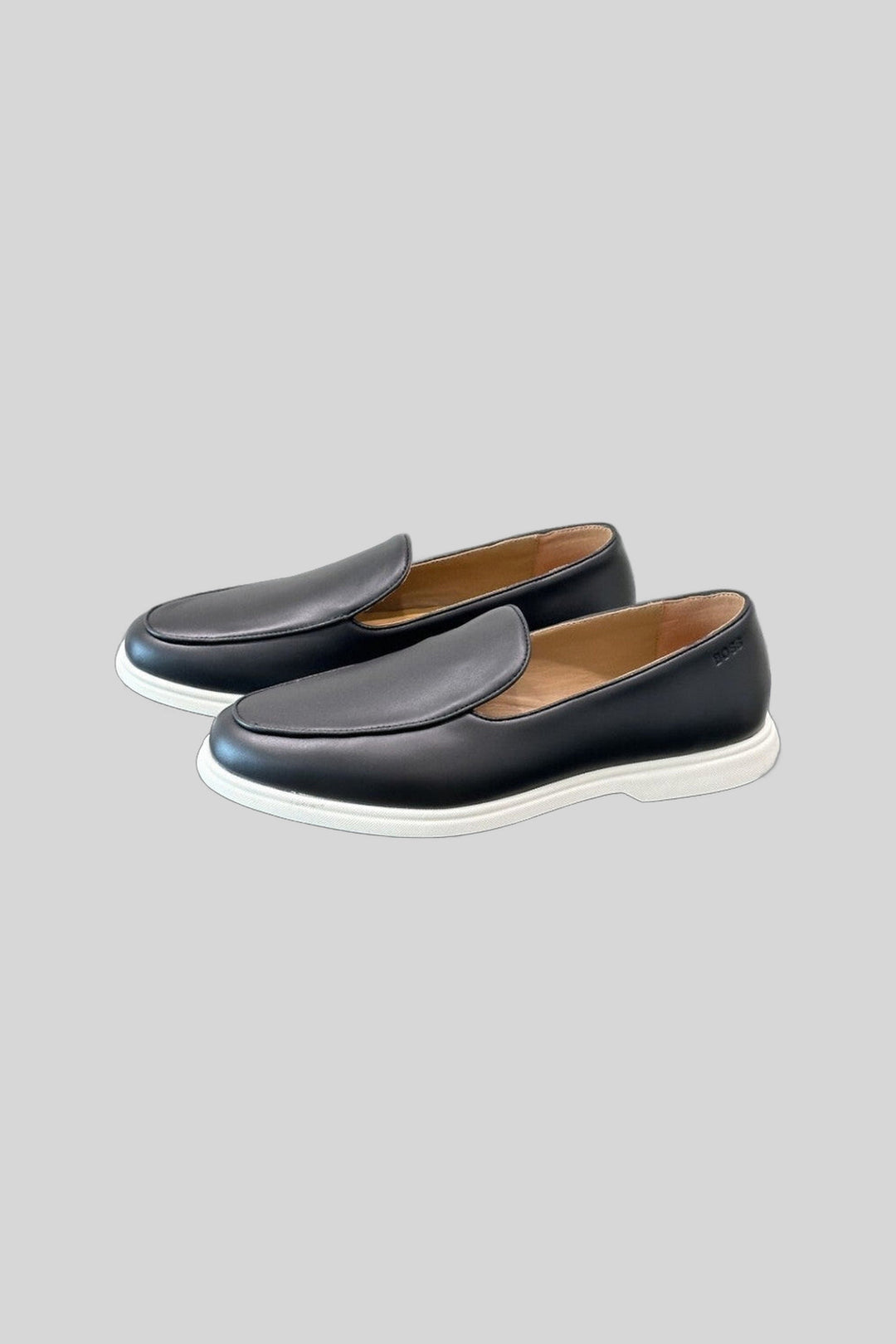 Mocassim Cerviatto Noir Cement - Hugo Boss — produto em fundo cinza-claro uniforme