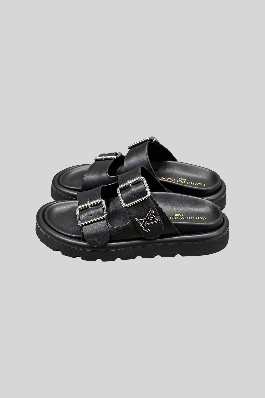 Chinelo Vintage Black - Louis Vuitton: foto 1 em fundo cinza-claro