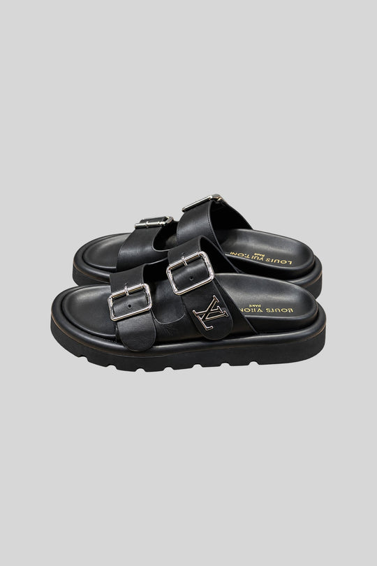 Chinelo Vintage Black - Louis Vuitton: foto 1 em fundo cinza-claro