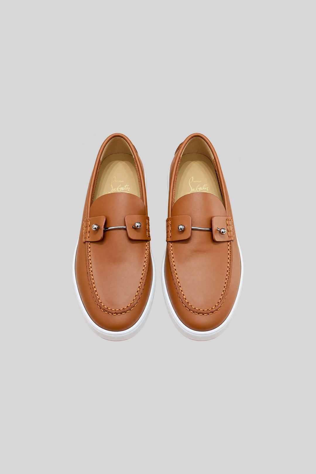 Mocassim Chambeliboat Lionne - Christian Louboutin: foto 2 em fundo cinza-claro