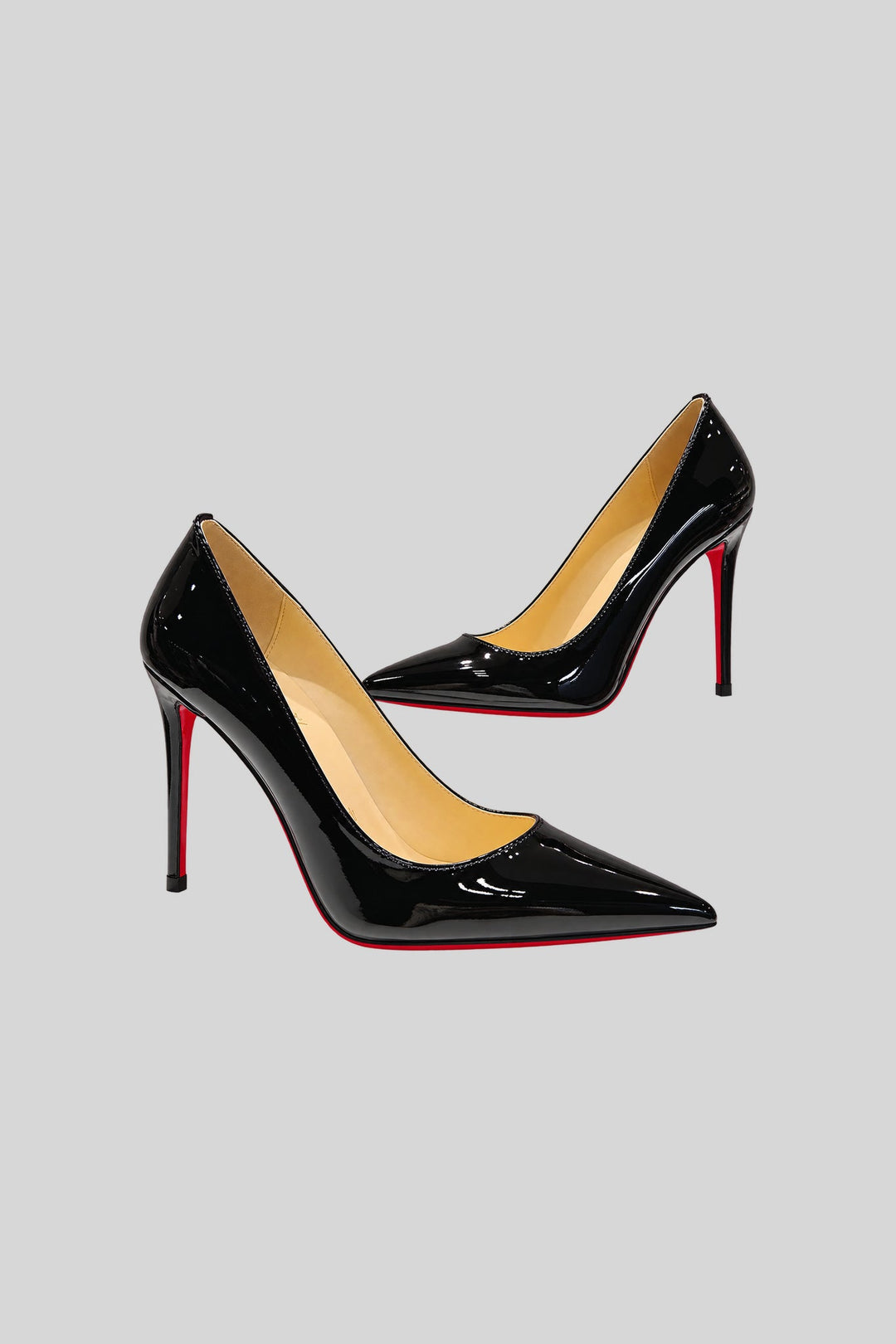 Scarpin Kate Black - Christian Louboutin: foto 1 em fundo cinza-claro