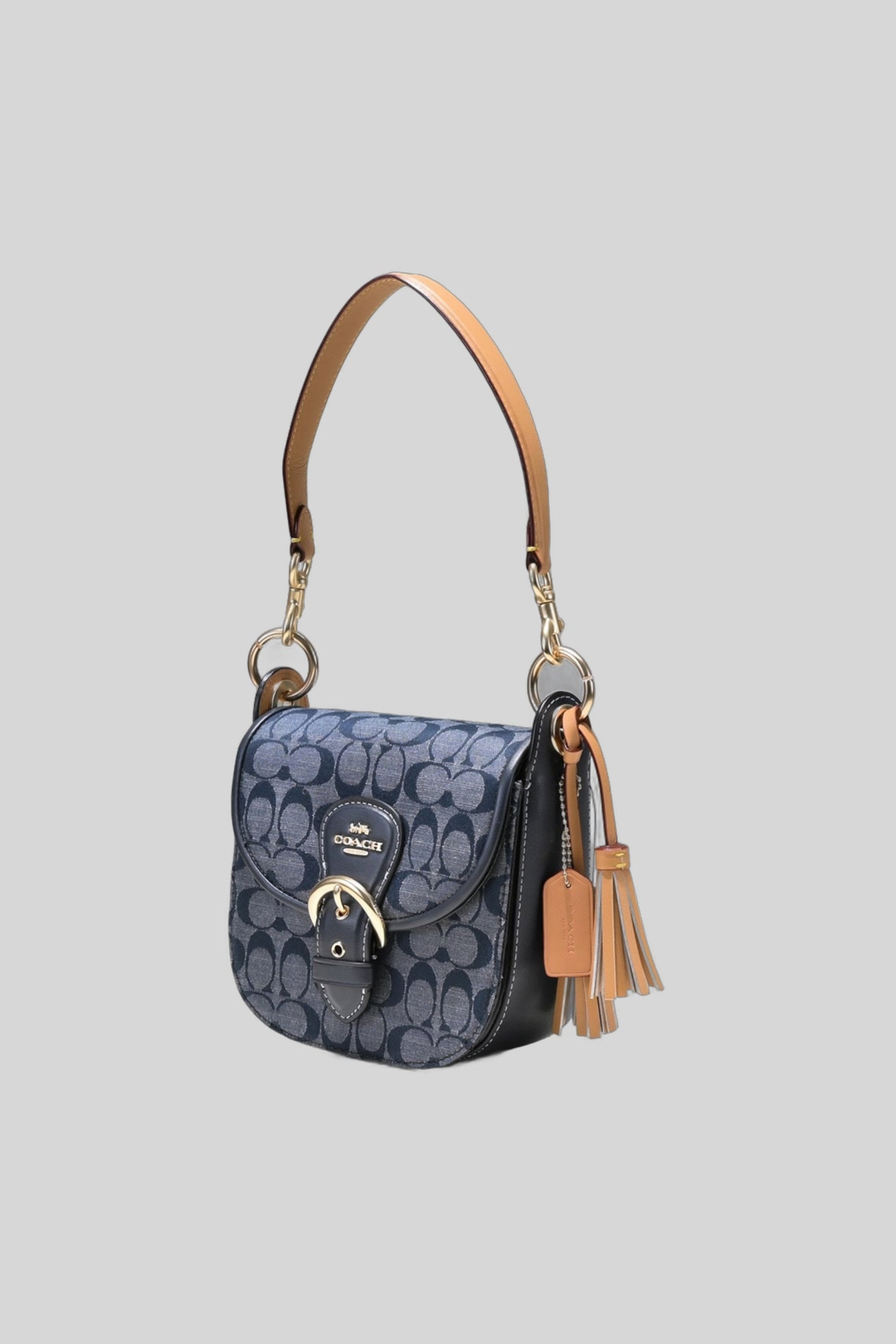 Bolsa Kleo Saddle Signature Chambray Navy Blue - Coach — produto centralizado em fundo cinza-claro