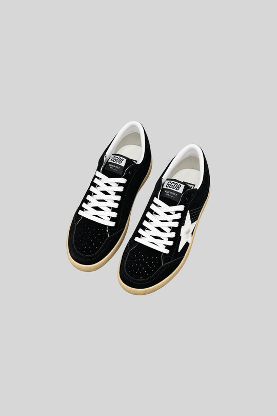 Tênis Ballstar Black - Golden Goose: foto 3 em fundo cinza-claro