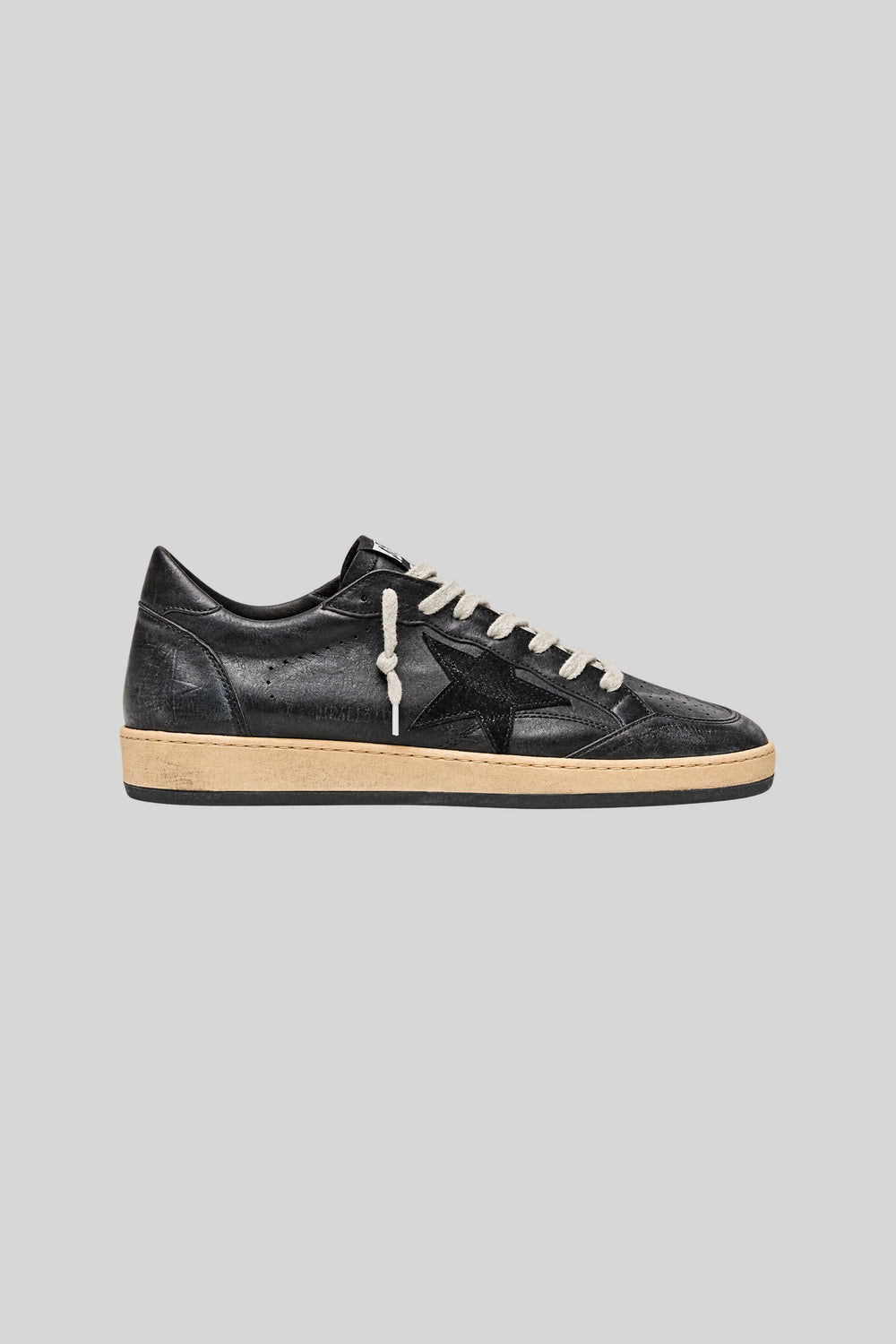 Tênis Golden Goose preto — perfil lateral