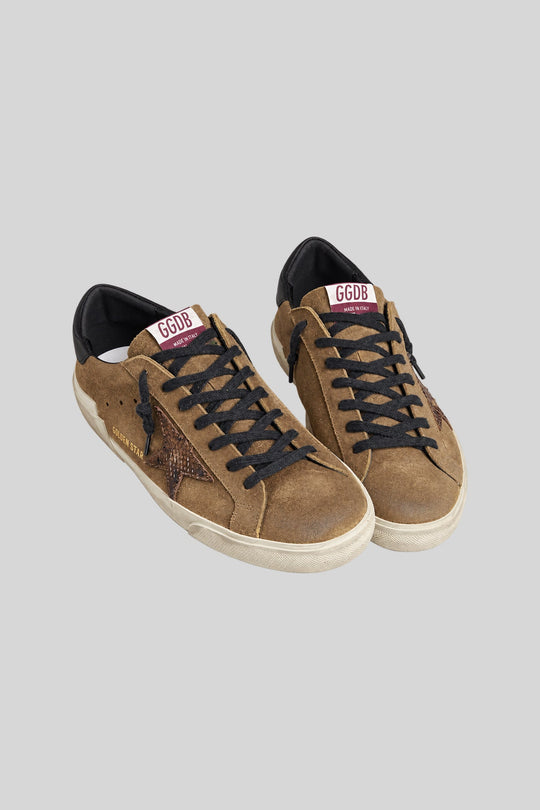 Tênis Golden Star brown - Golden Goose: foto 2 em fundo cinza-claro