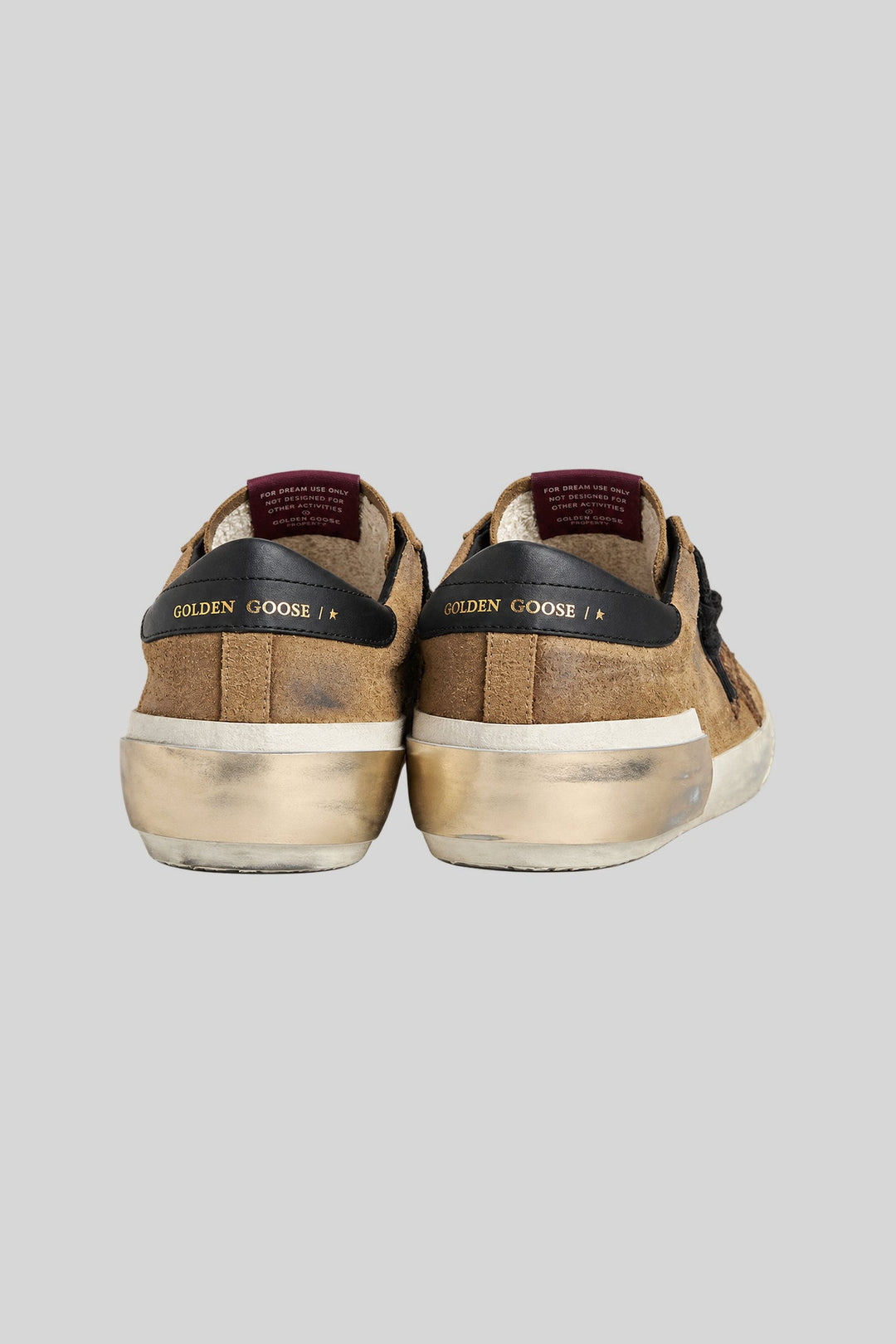 Tênis Golden Star brown - Golden Goose: foto 3 em fundo cinza-claro