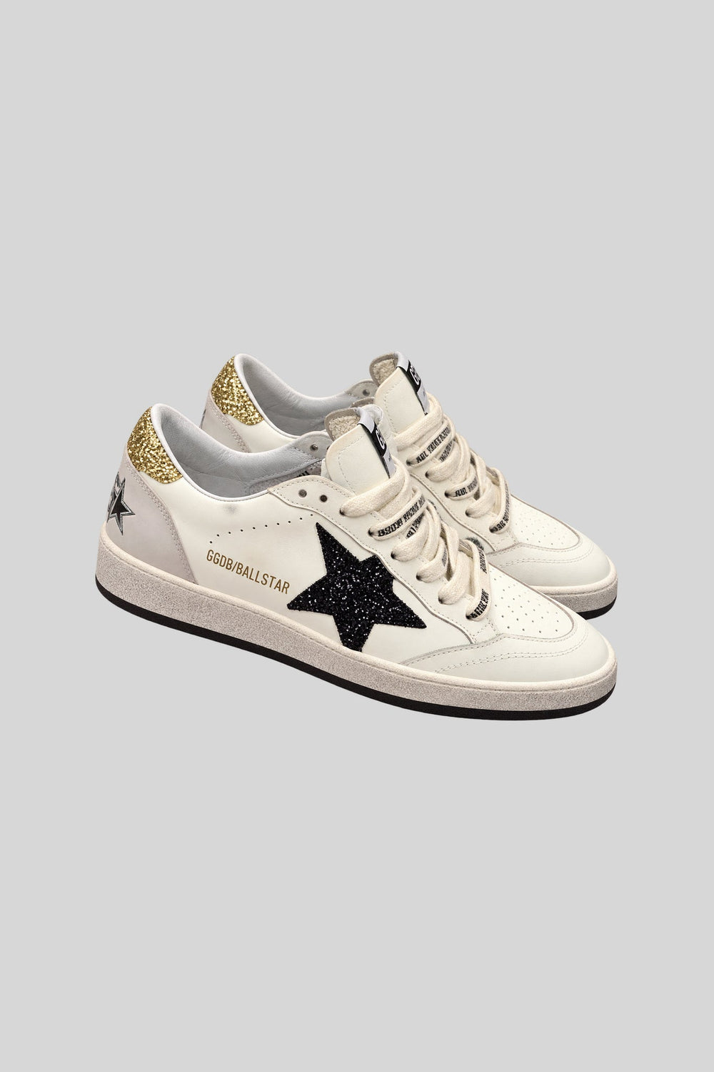 Tênis Golden Star Glitter Black - Golden Goose: foto 2 em fundo cinza-claro