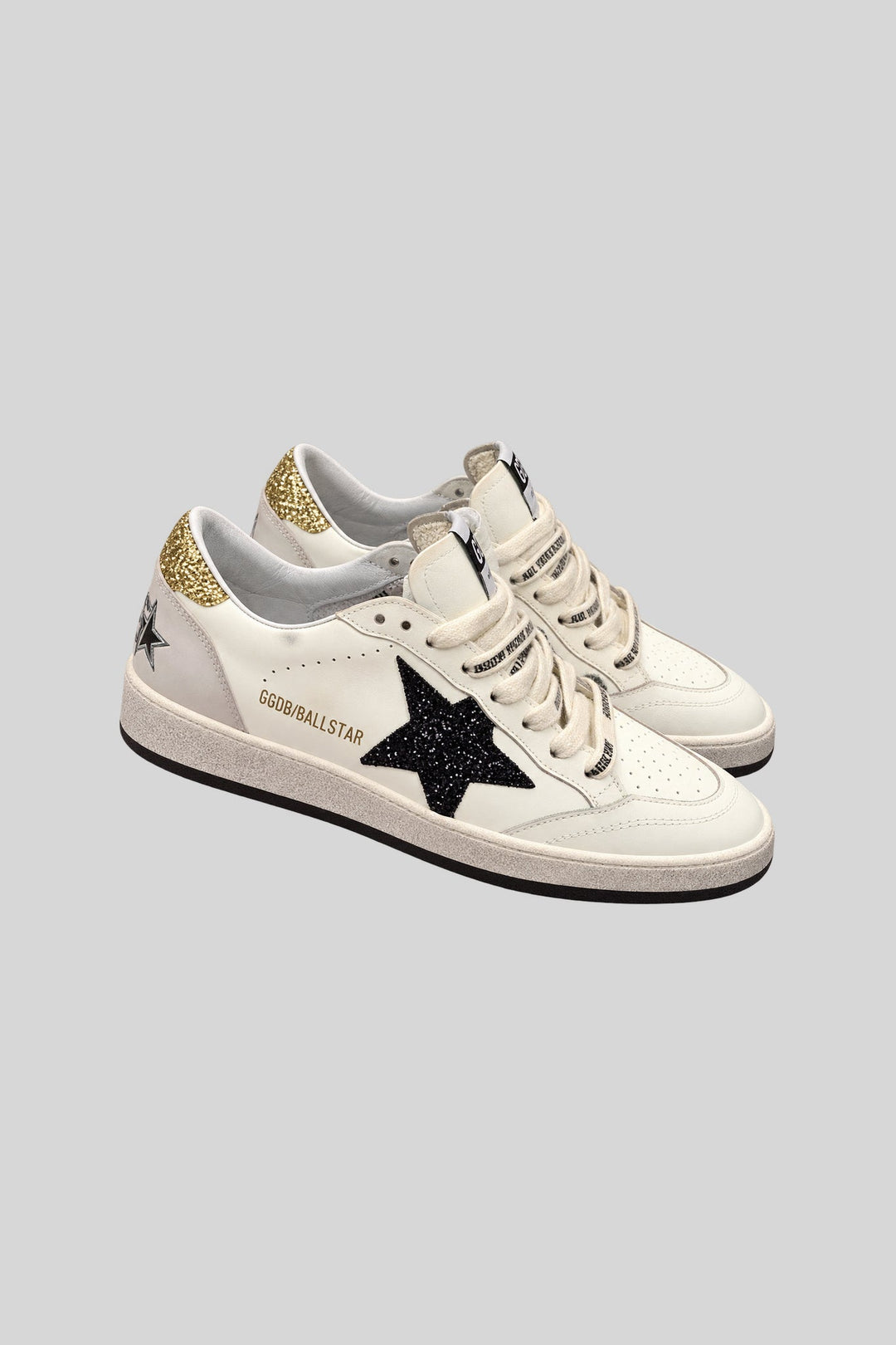 Tênis Golden Star Glitter Black - Golden Goose: foto 2 em fundo cinza-claro