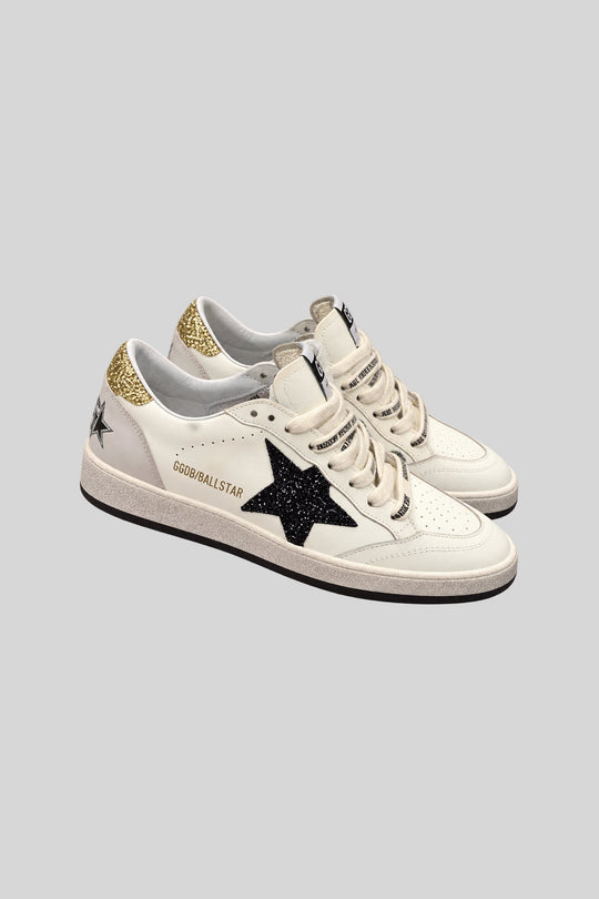Tênis Golden Star Glitter Black - Golden Goose: foto 2 em fundo cinza-claro