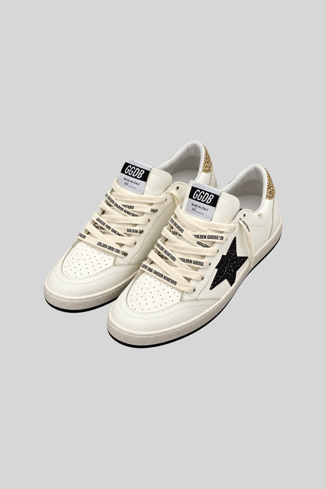 Tênis Golden Star Glitter Black - Golden Goose: foto 3 em fundo cinza-claro