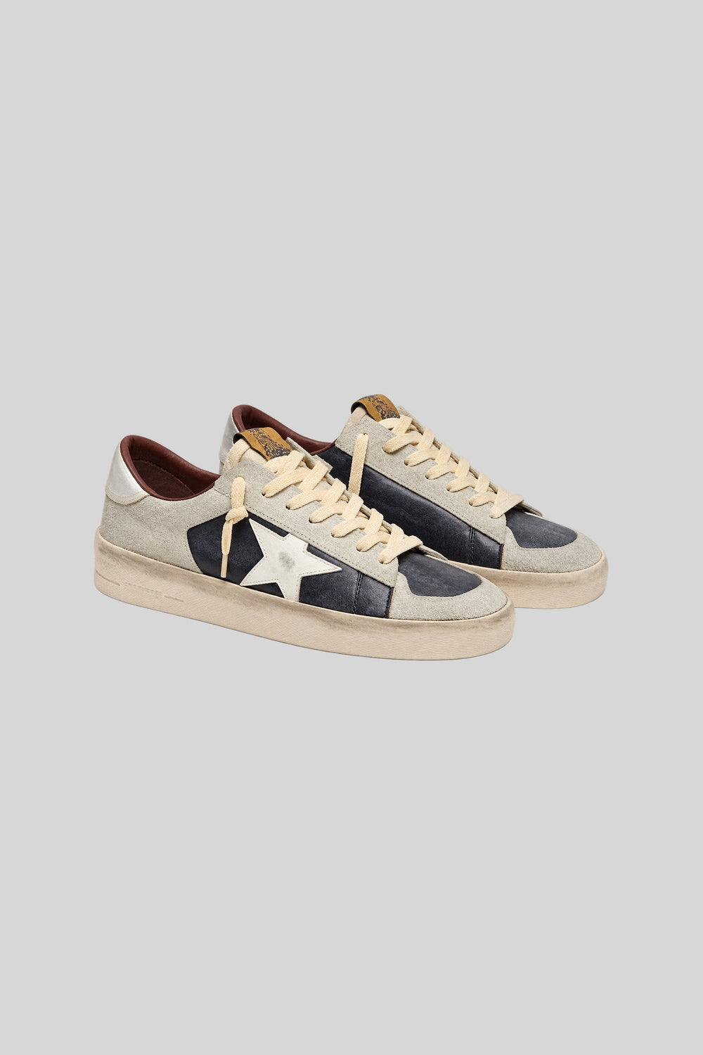 Tênis Stardan - Golden Goose: foto 2 em fundo cinza-claro