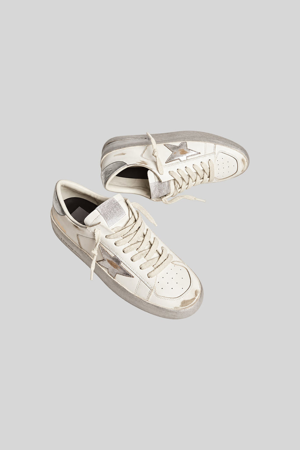 Tênis Stardan White Leather with Silver Metallic - Golden Goose: foto 2 em fundo cinza-claro