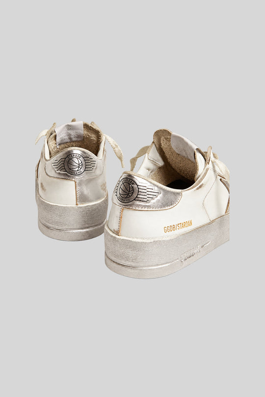 Tênis Stardan White Leather with Silver Metallic - Golden Goose: foto 3 em fundo cinza-claro