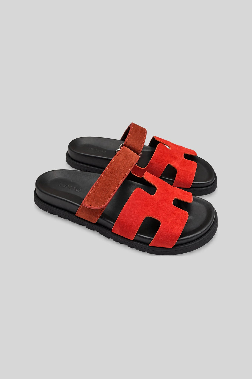Sandália Chypre Red - Hermès: foto 2 em fundo cinza-claro