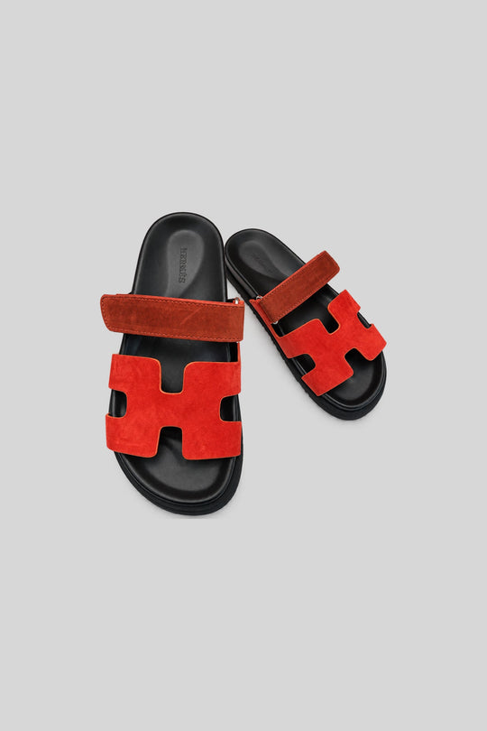 Sandália Chypre Red - Hermès: foto 3 em fundo cinza-claro