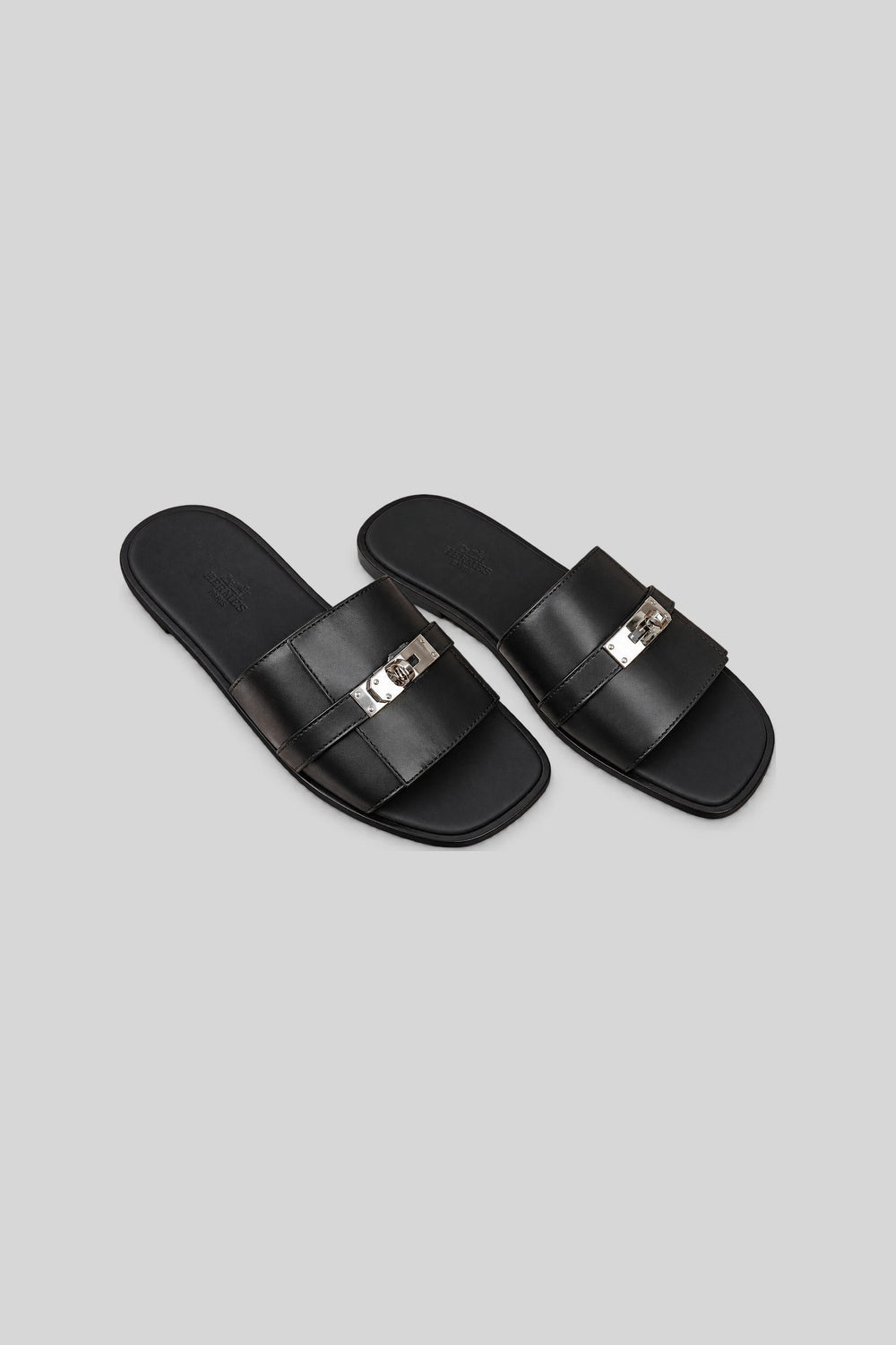Sandália Gabriel Noir - Hermès: foto 2 em fundo cinza-claro
