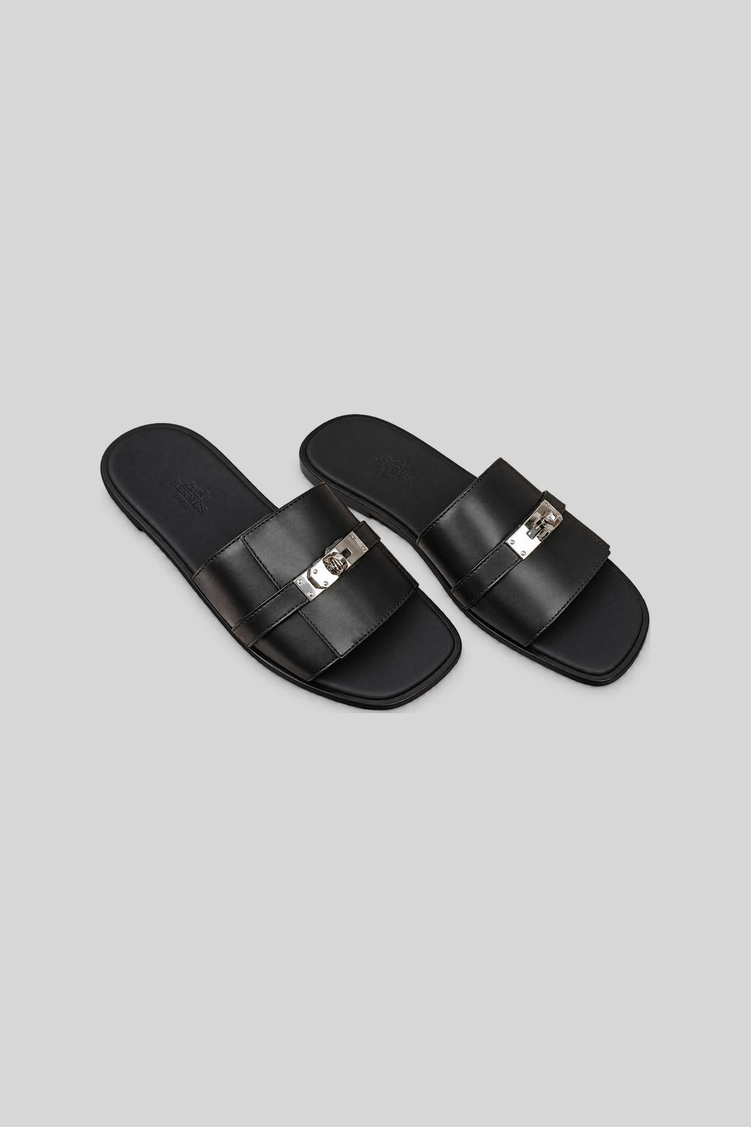 Sandália Gabriel Noir - Hermès: foto 2 em fundo cinza-claro