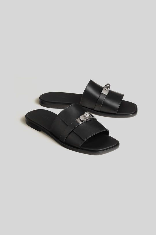 Sandália Gabriel Noir - Hermès — produto em fundo cinza-claro uniforme