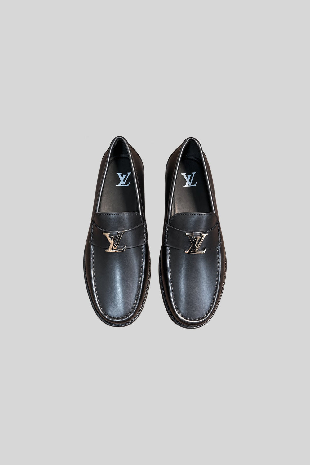 Mocassim Major - Louis Vuitton: foto 2 em fundo cinza-claro
