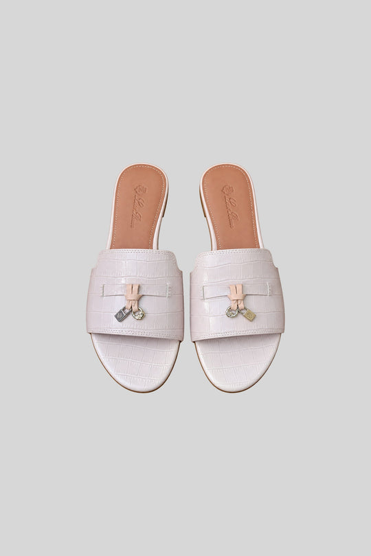 Sandália Summer Charms Suede Croco - Loro Piana: foto 1 em fundo cinza-claro