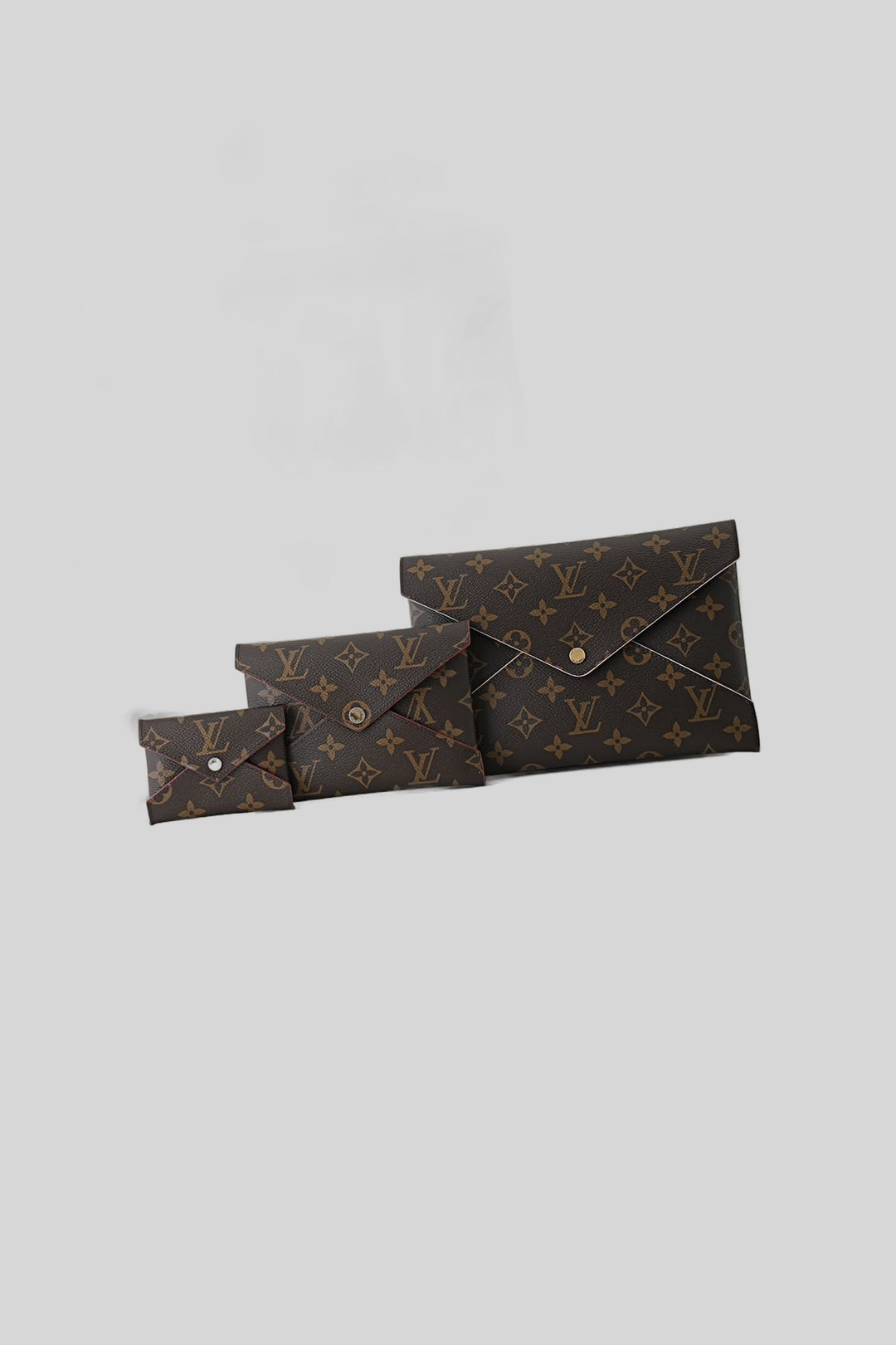 Bolsa Pochette Kirigami 3 em 1 - Louis Vuitton — produto centralizado em fundo cinza-claro