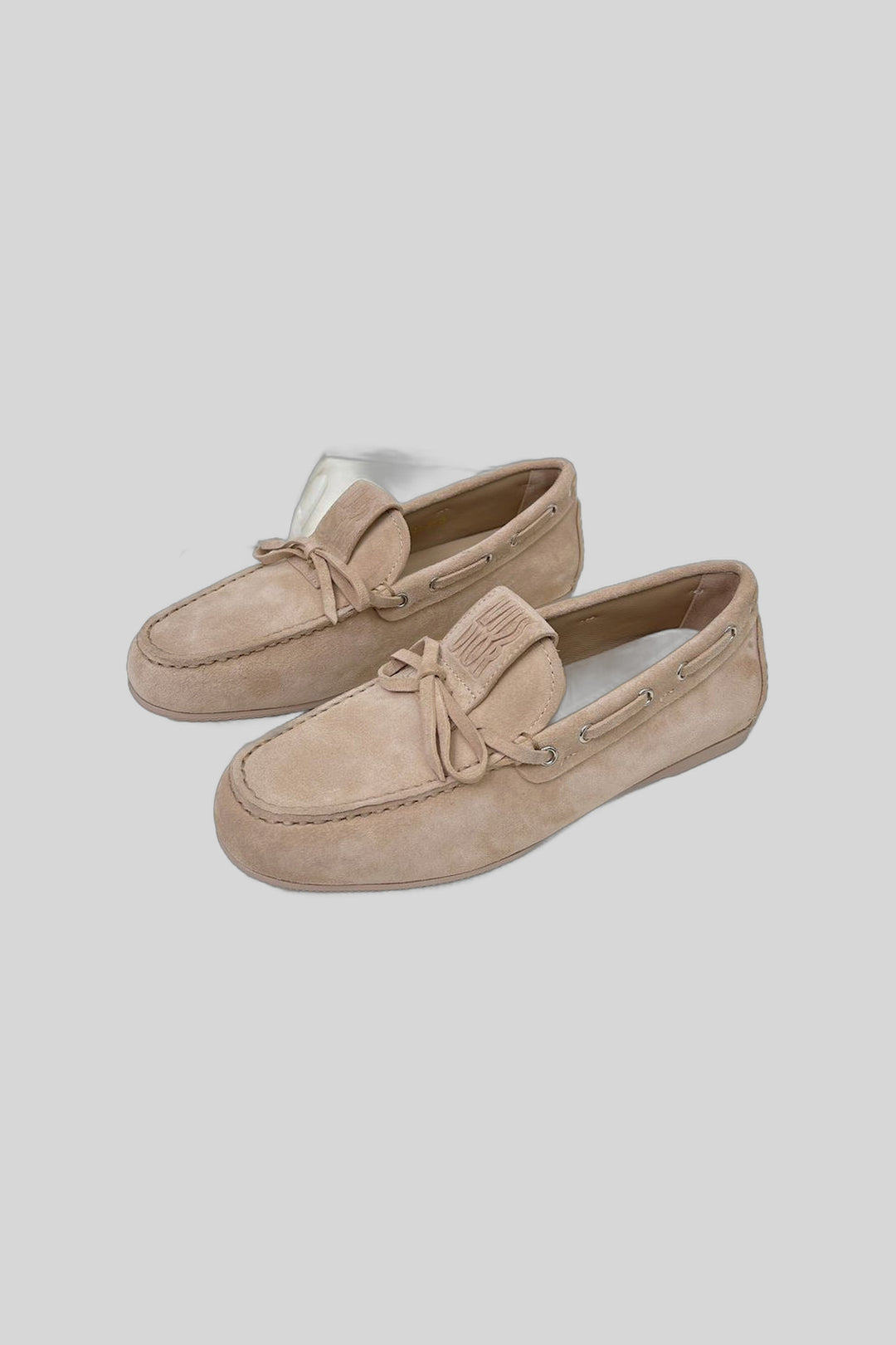 Mocassim - Dior — produto em fundo cinza-claro uniforme