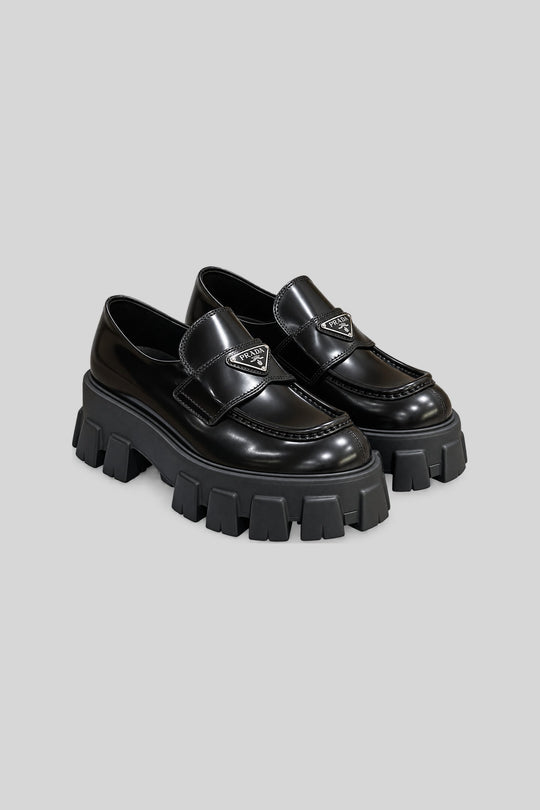 Mocassim Monolith em couro - Prada: foto 2 em fundo cinza-claro
