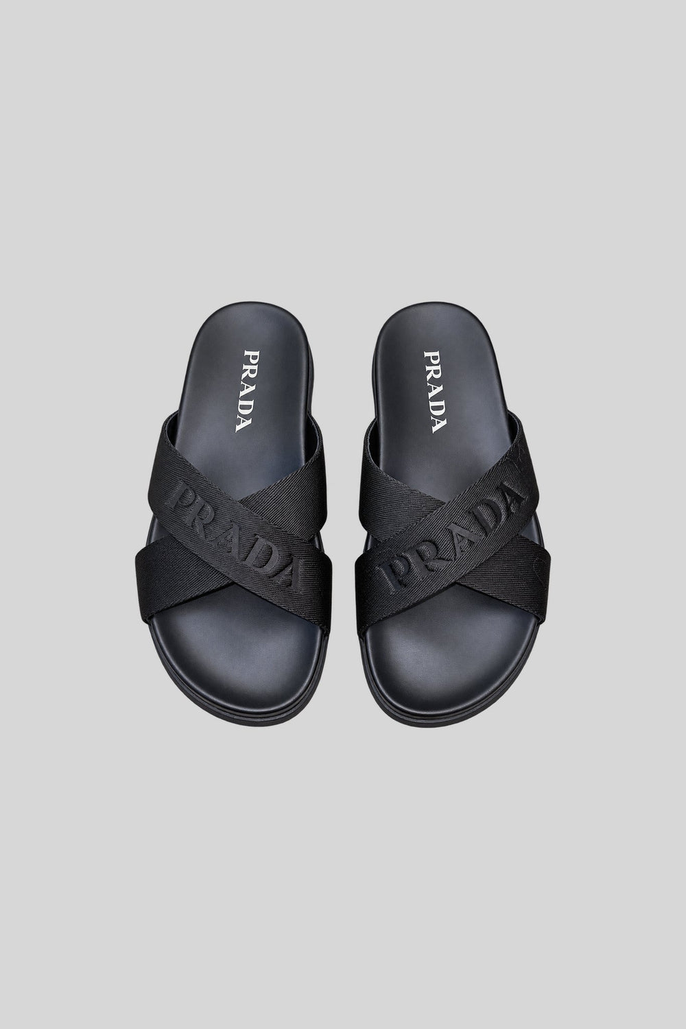 Chinelo Nylon Tape Crisscross Black - Prada: foto 2 em fundo cinza-claro
