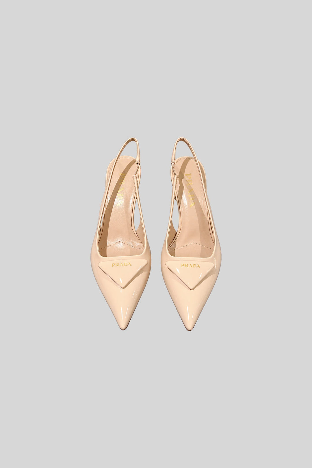 Scarpin Slingback nude - Prada: foto 1 em fundo cinza-claro
