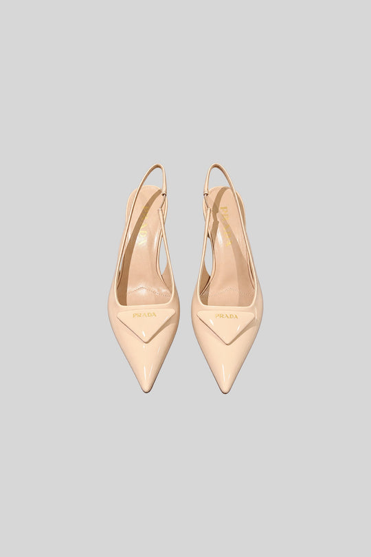 Scarpin Slingback nude - Prada: foto 1 em fundo cinza-claro