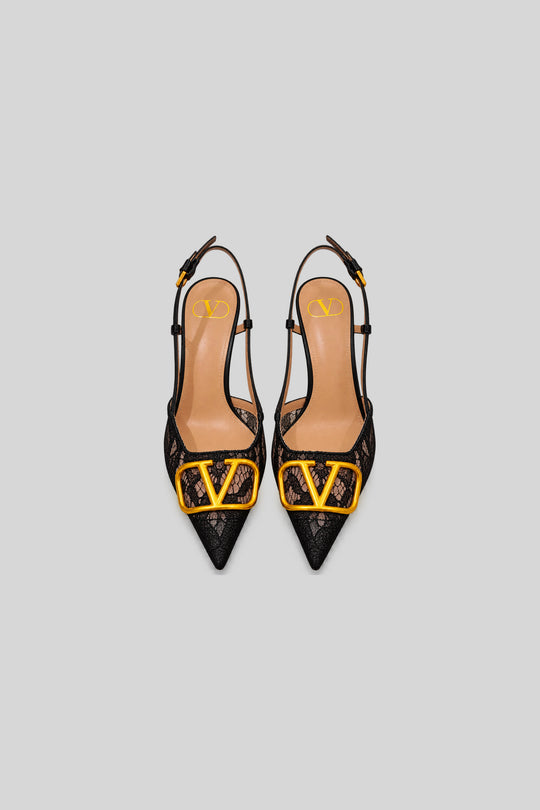 Scarpin Slingback VLogo Signature em Renda - Valentino Garavani: foto 3 em fundo cinza-claro