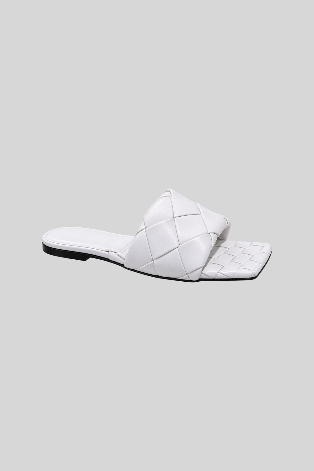 Sandália plana Lido Optic White - Bottega Veneta: foto 2 em fundo cinza-claro