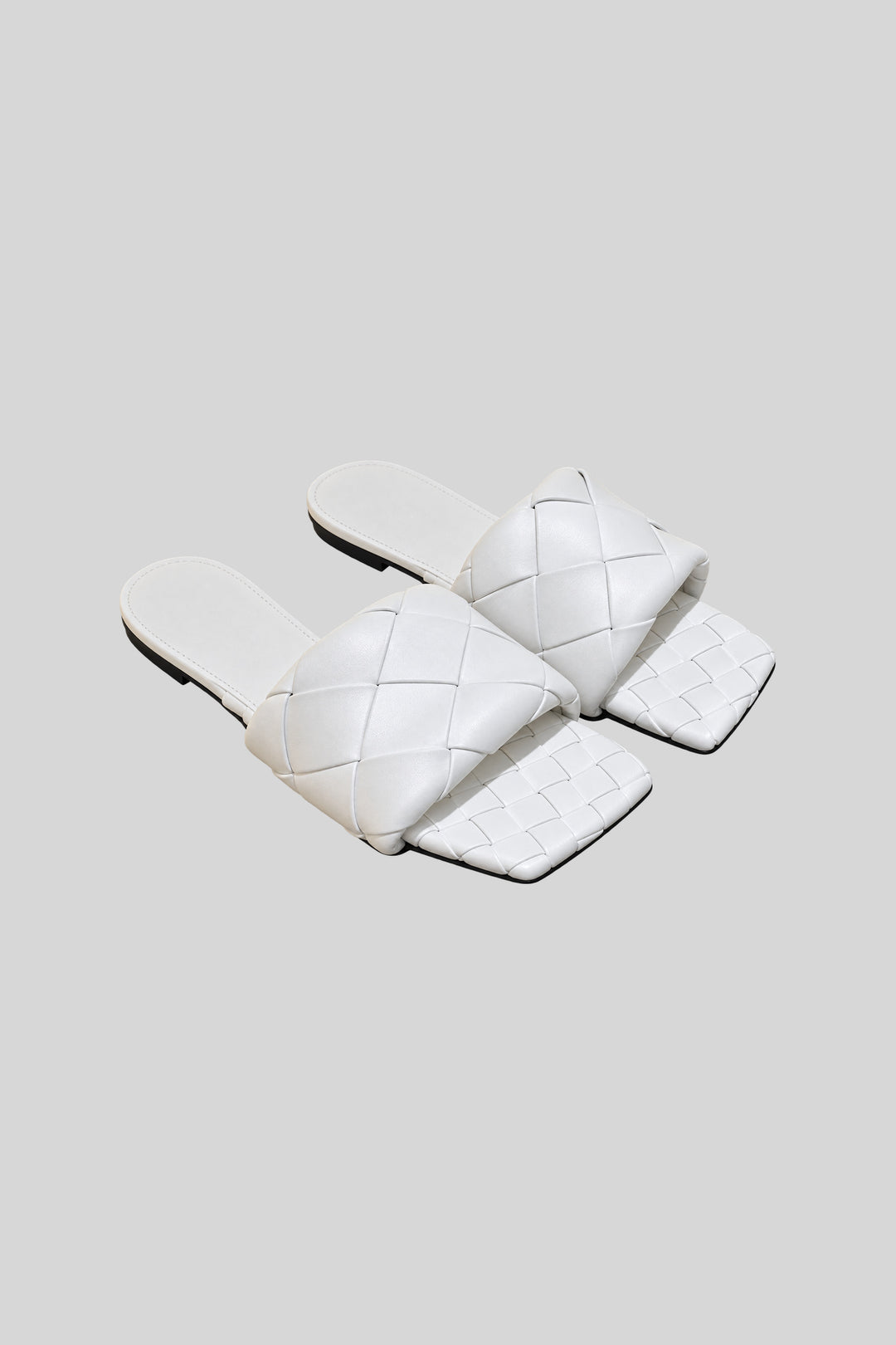 Sandália plana Lido Optic White - Bottega Veneta: foto 3 em fundo cinza-claro