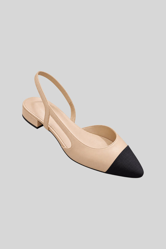 Sapatilha Slingback Bicolor - Chanel: foto 3 em fundo cinza-claro