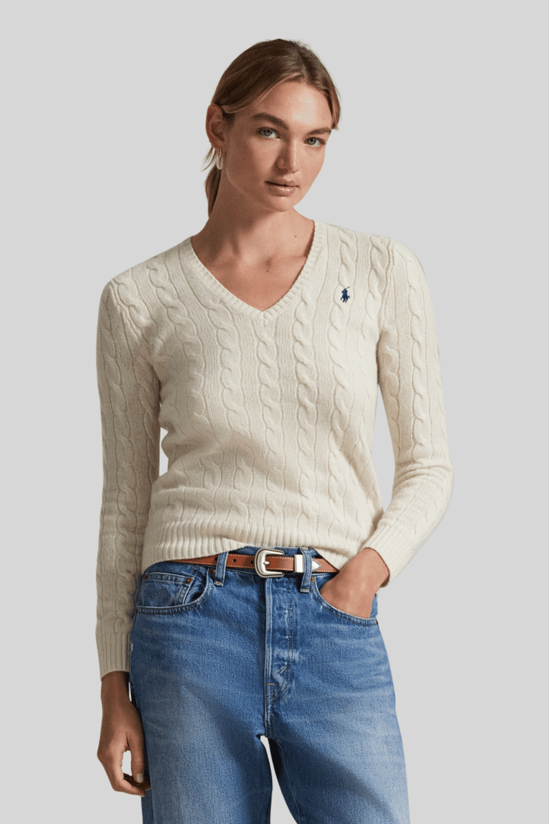 Suéter feminino de tricô trançado com decote em V - Ralph Lauren, Off-white, foto 2