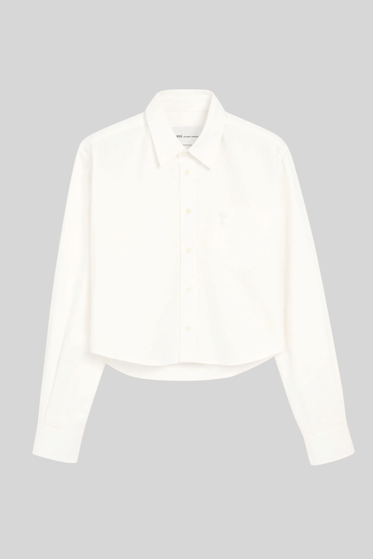 camisa cropped branca ami paris, vista frontal isolada